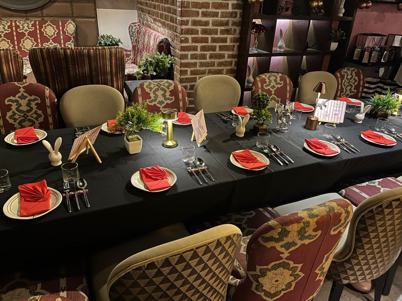 Private dining table
